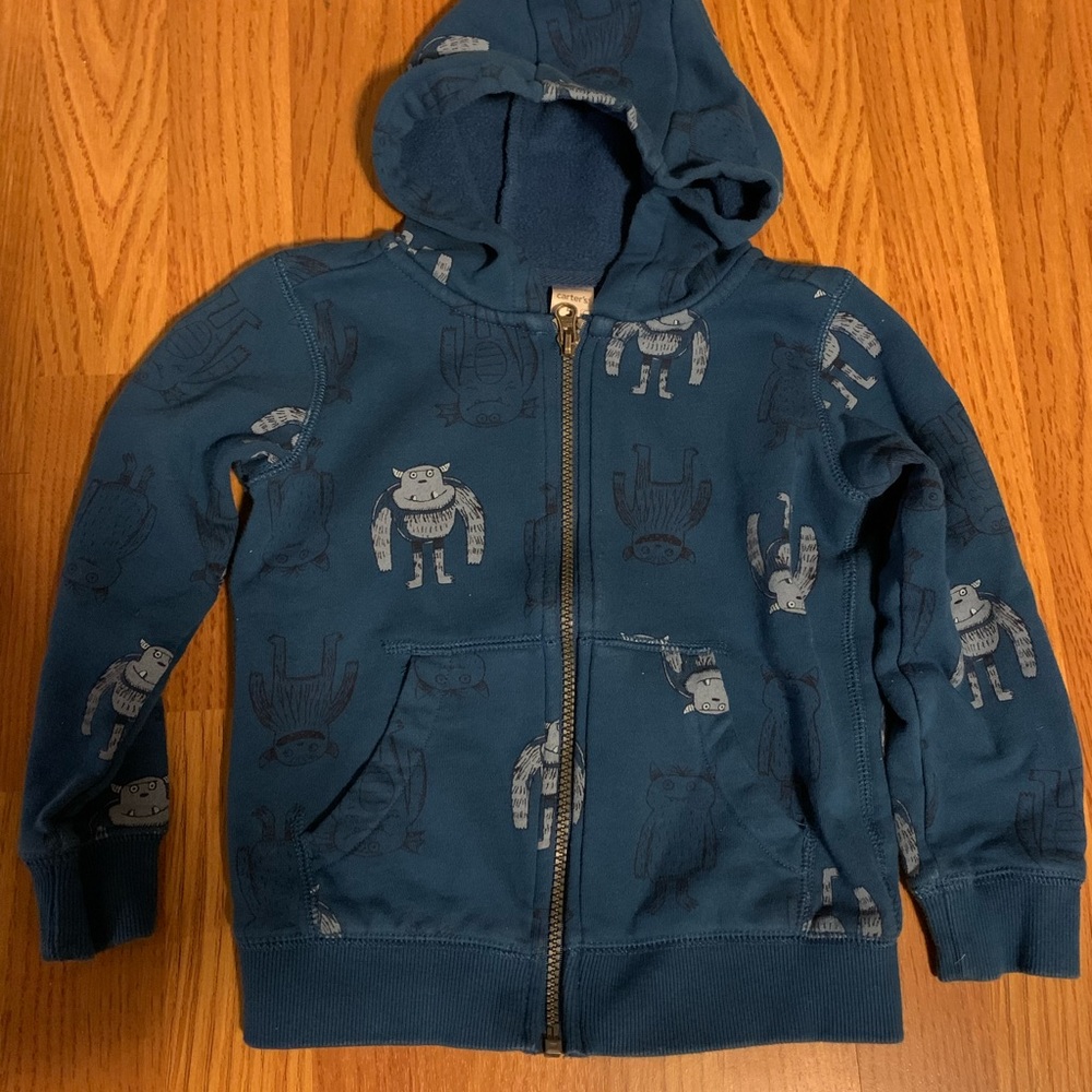 Carter’s Hoodie 5T Very good condition.